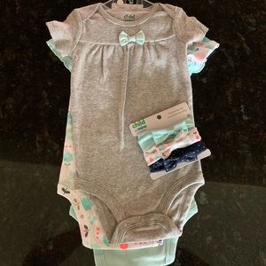 Set of 3 onesie w/ headbands
